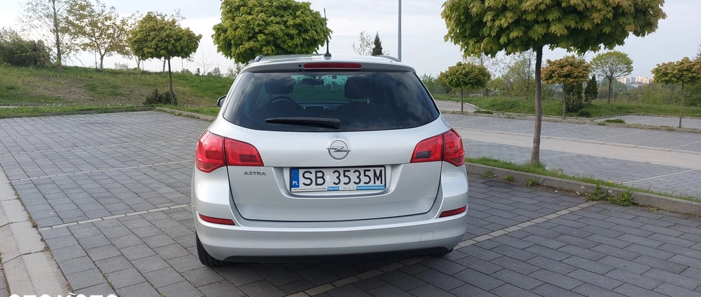 Opel Astra cena 20000 przebieg: 228000, rok produkcji 2011 z Biała małe 92